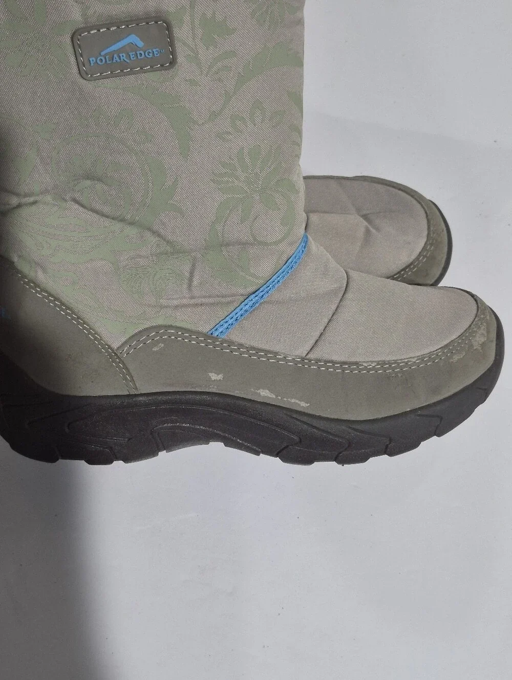 Women’s Light Gray Winter Boots with Blue Accent Size 7